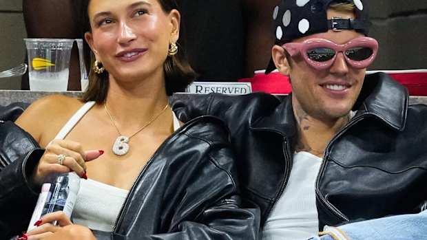Hailey and Justin Bieber watch the 2023 US Open.